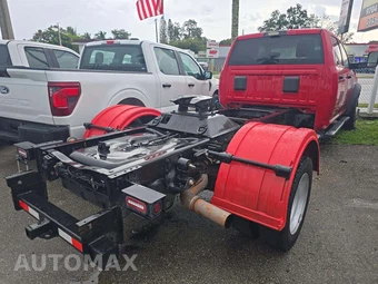 2018 Ram 5500 Cab Chassis Tradesman Crew Cab DRW - miniatura 3