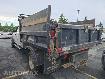 2018 Ram 5500 Cab Chassis Tradesman Crew Cab DRW – miniatura 3