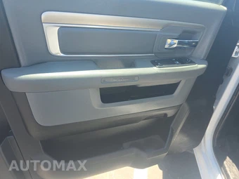2018 Ram 5500 Cab Chassis Tradesman Regular Cab DRW – miniatura 9