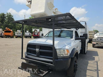 2018 Ram 5500 Cab Chassis Tradesman Regular Cab DRW – miniatura 16