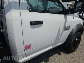 2018 Ram 5500 Cab Chassis Tradesman Regular Cab DRW – miniatura 23