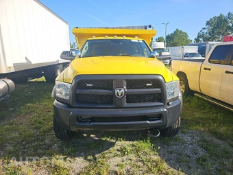 2018 Ram 5500 Cab Chassis Tradesman Regular Cab DRW – miniatura 2