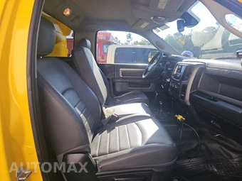 2018 Ram 5500 Cab Chassis Tradesman Regular Cab DRW – miniatura 8