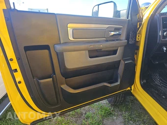 2018 Ram 5500 Cab Chassis Tradesman Regular Cab DRW – miniatura 9