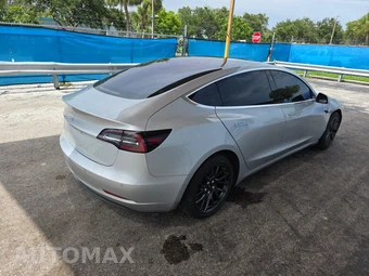2018 Tesla Model 3 Long Range – miniatura 4
