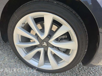 2018 Tesla Model 3 Mid Range - miniatura 21