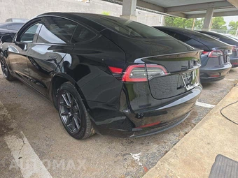 2018 Tesla Model 3 Mid Range – miniatura 2