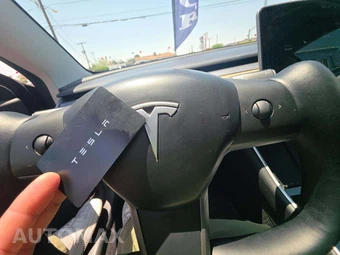 2018 Tesla Model 3 Mid Range – miniatura 8