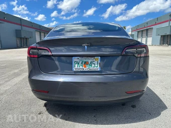 2018 Tesla Model 3 Mid Range - miniatura 3
