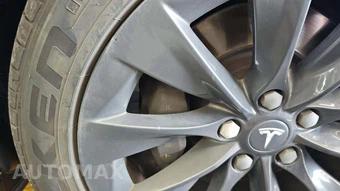 2018 Tesla Model S 75D – miniatura 23