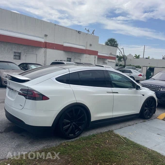 2018 Tesla Model X – miniatura 10