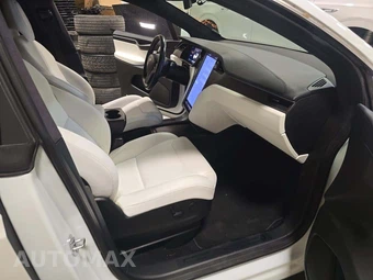 2018 Tesla Model X 75D - miniatura 17