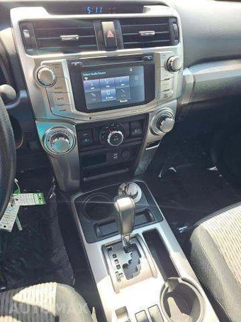 2018 Toyota 4Runner SR5 – miniatura 11