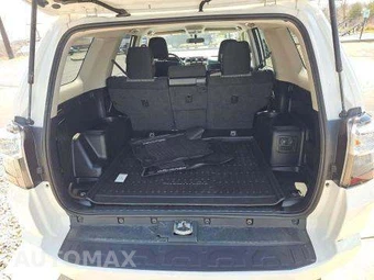 2018 Toyota 4Runner SR5 – miniatura 15