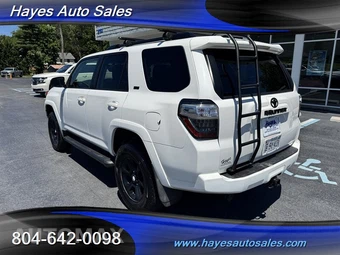 2018 Toyota 4Runner SR5 - miniatura 3
