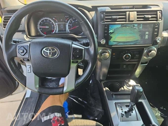 2018 Toyota 4Runner SR5 - miniatura 10