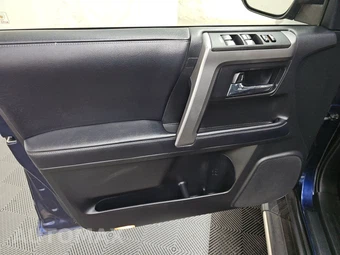 2018 Toyota 4Runner SR5 – miniatura 9