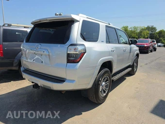 2018 Toyota 4Runner SR5 – miniatura 3