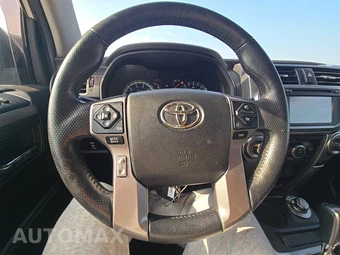 2018 Toyota 4Runner SR5 – miniatura 10