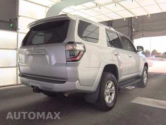 2018 Toyota 4Runner SR5 – miniatura 4