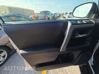 2018 Toyota 4Runner SR5 – miniatura 9