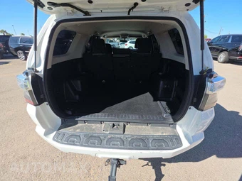 2018 Toyota 4Runner SR5 - miniatura 14