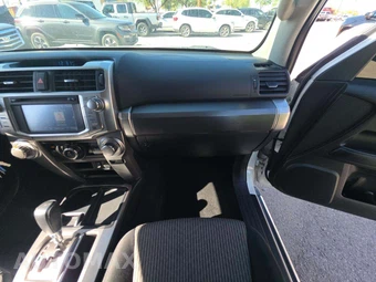 2018 Toyota 4Runner SR5 - miniatura 19