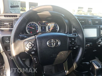 2018 Toyota 4Runner TRD Off-Road - miniatura 10