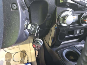 2018 Toyota 4Runner TRD Off-Road - miniatura 8