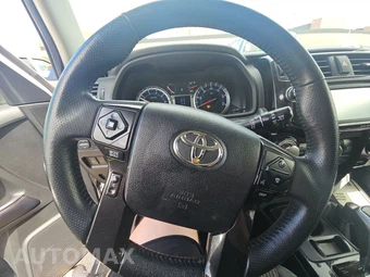 2018 Toyota 4Runner TRD Off-Road – miniatura 10