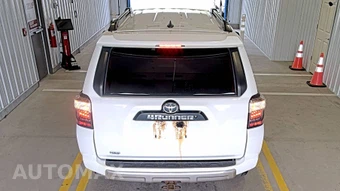 2018 Toyota 4Runner TRD Off-Road – miniatura 5