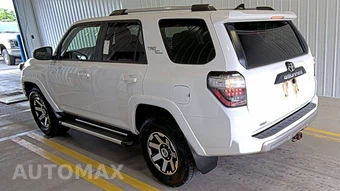 2018 Toyota 4Runner TRD Off-Road – miniatura 6