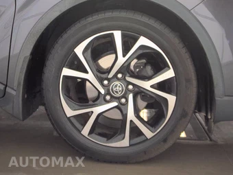 2018 Toyota C-HR XLE – miniatura 10