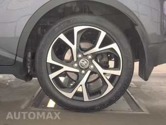 2018 Toyota C-HR XLE – miniatura 12