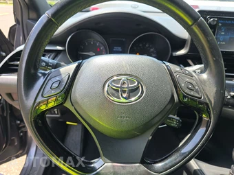 2018 Toyota C-HR XLE – miniatura 16