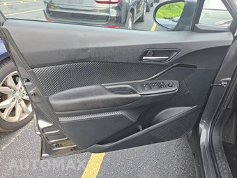 2018 Toyota C-HR XLE – miniatura 9