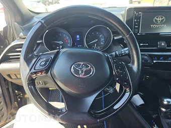 2018 Toyota C-HR XLE – miniatura 10