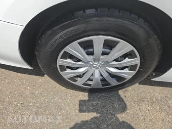 2018 Toyota Camry Hybrid LE - miniatura 10