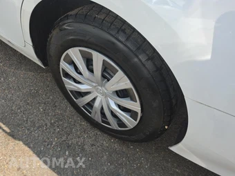 2018 Toyota Camry Hybrid LE - miniatura 11