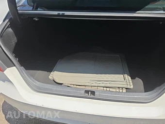 2018 Toyota Camry Hybrid LE - miniatura 19