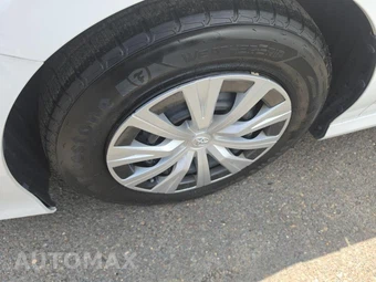 2018 Toyota Camry Hybrid LE - miniatura 8