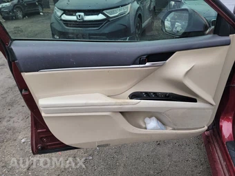 2018 Toyota Camry Hybrid LE - miniatura 9