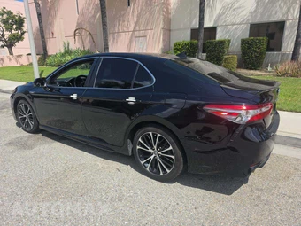 2018 Toyota Camry Hybrid SE - miniatura 2