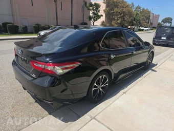 2018 Toyota Camry Hybrid SE - miniatura 3