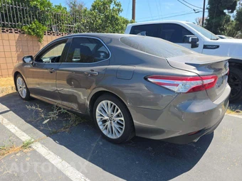 2018 Toyota Camry Hybrid XLE - miniatura 2