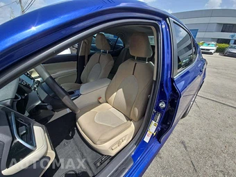 2018 Toyota Camry LE - miniatura 3