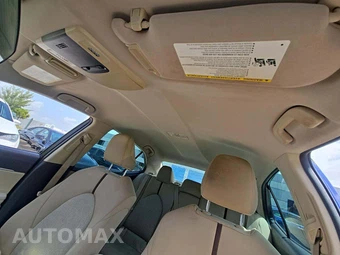 2018 Toyota Camry LE - miniatura 8