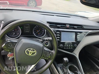 2018 Toyota Camry LE - miniatura 11