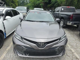 2018 Toyota Camry LE - miniatura 2