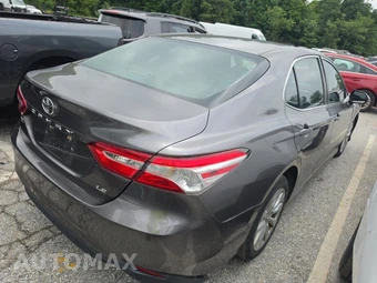 2018 Toyota Camry LE - miniatura 4